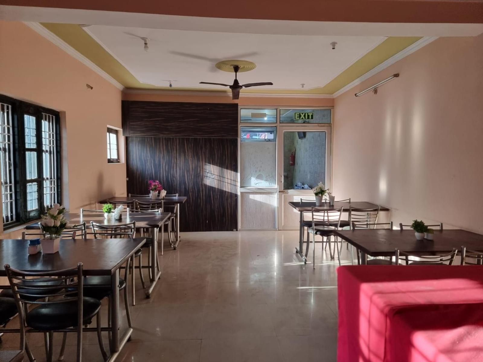 Hotel Stay Well Banikhet Εξωτερικό φωτογραφία
